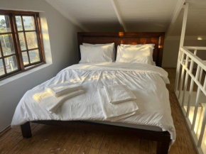 Private cottage with Mountain view, 10 min to Beach